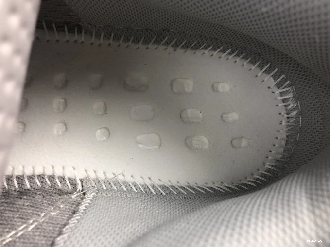 Yeezy Cream 700 Adidas GY7924 V2 Cream Boost 1012